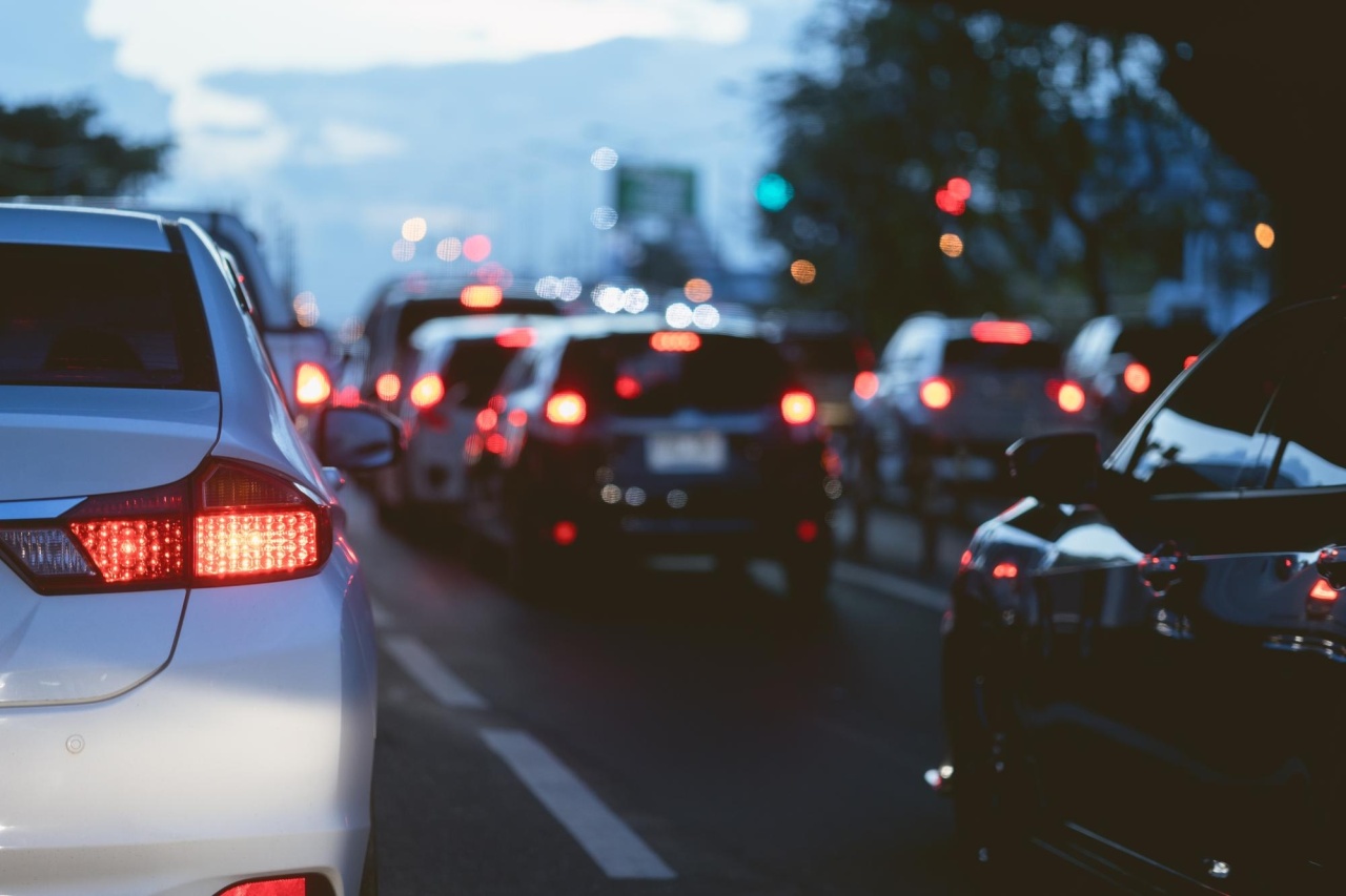 carros no trânsito