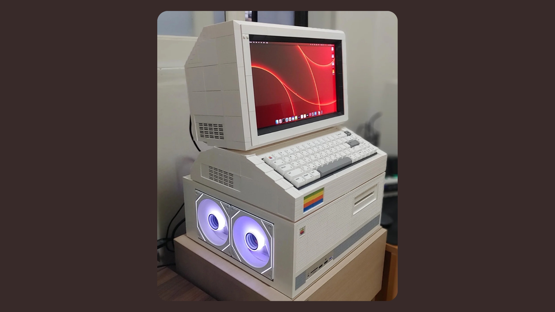 Computador feito de LEGO
