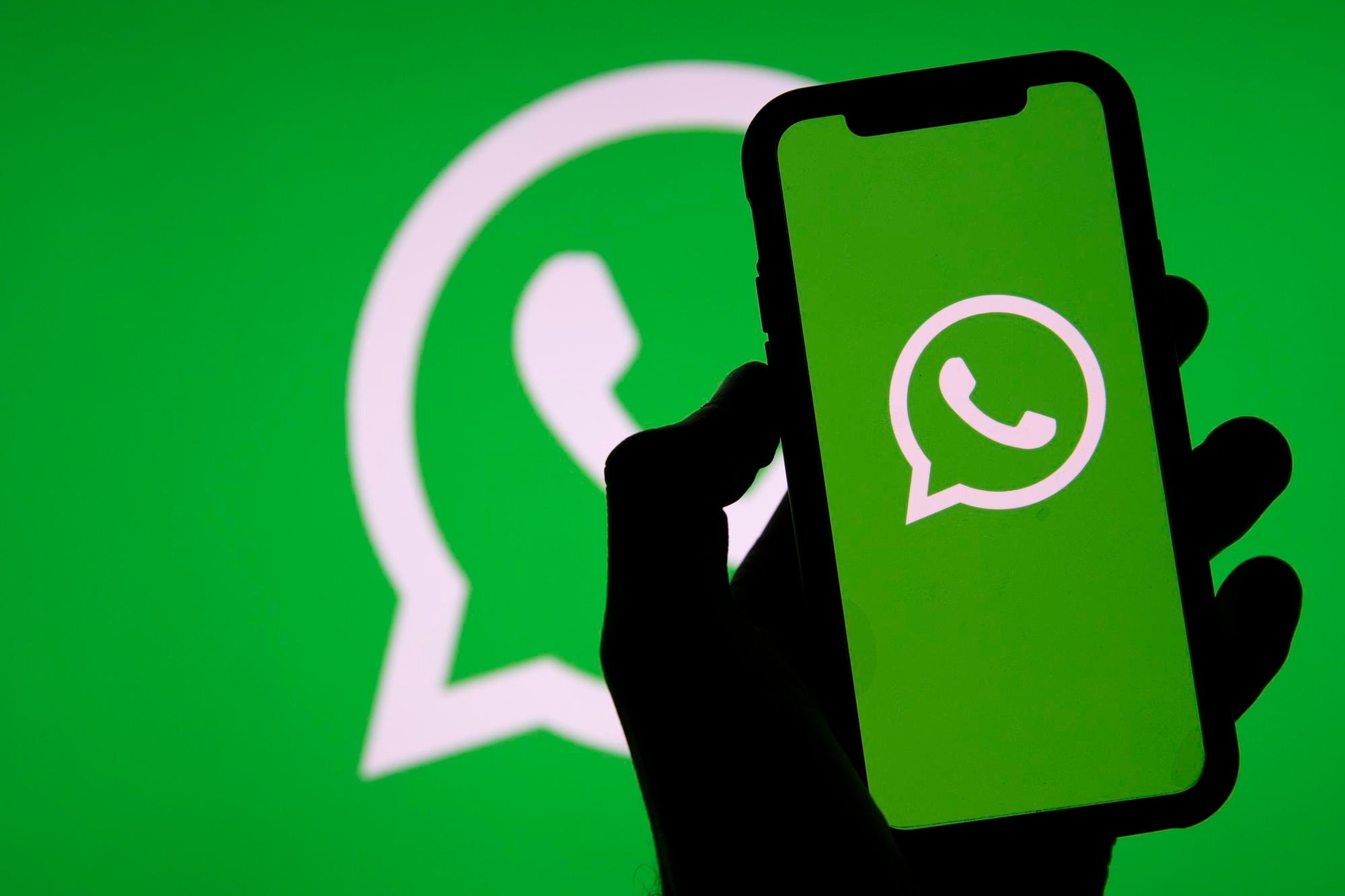 WhatsApp logo em app de smartphone