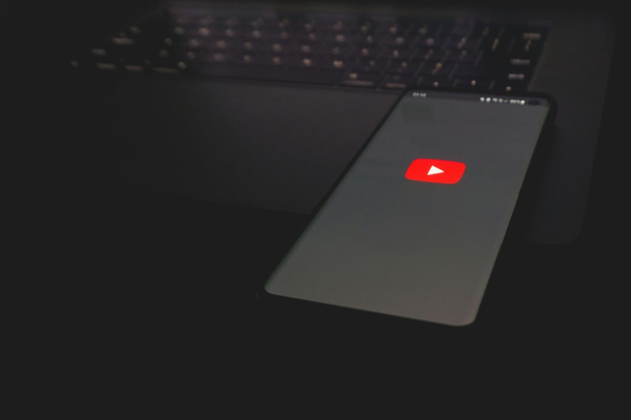 youtube app em smartphone