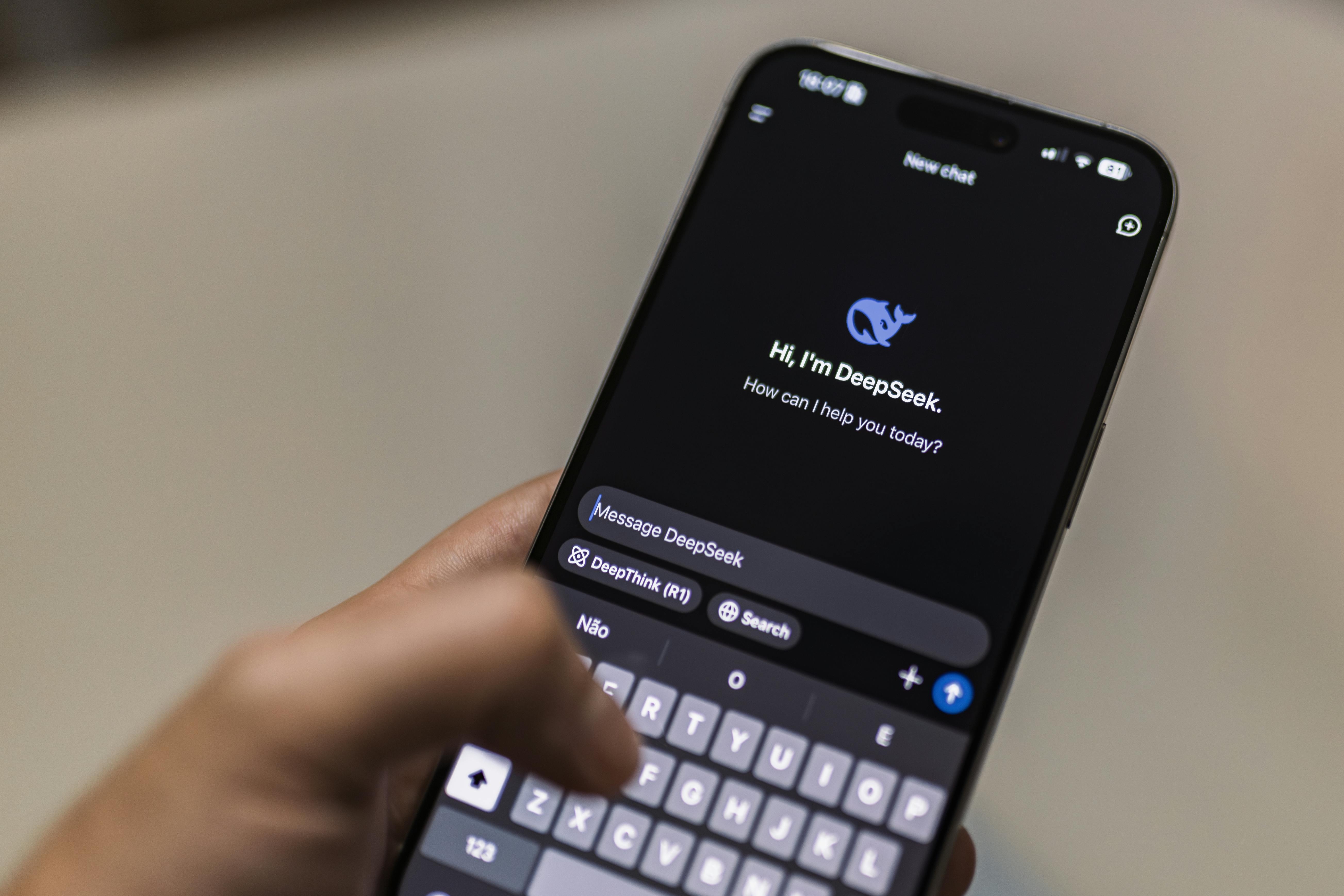 DeepSeek em smartphone