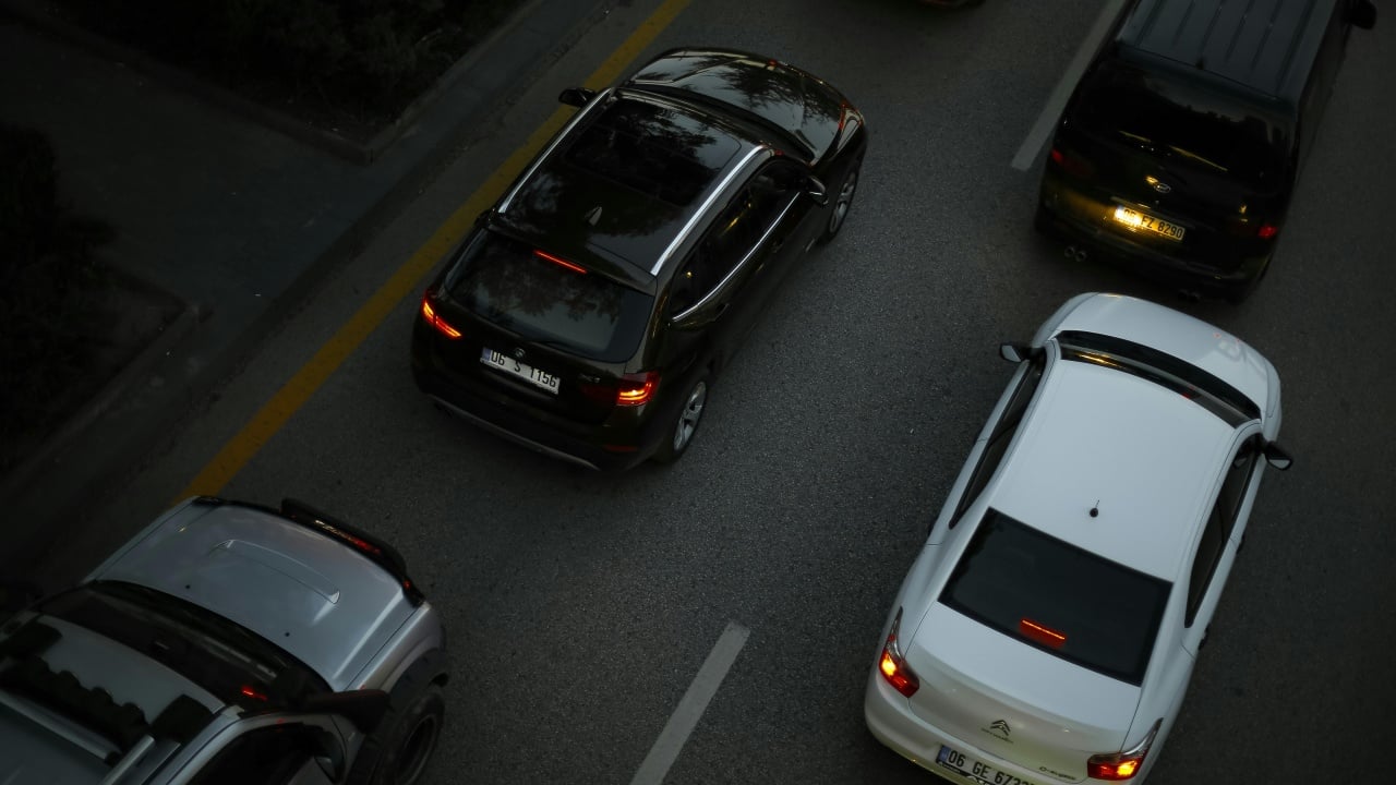 carros na estrada