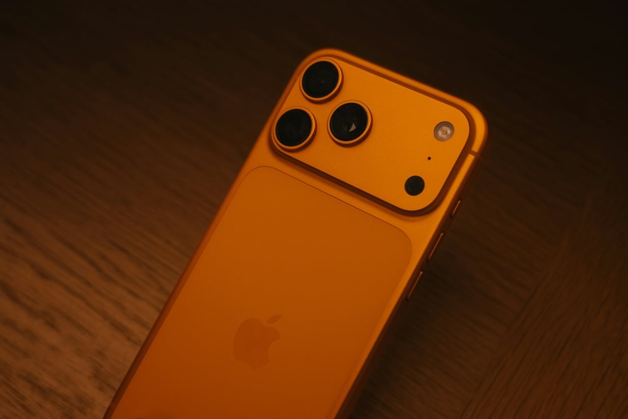 iPhone 17 pro Max laranja