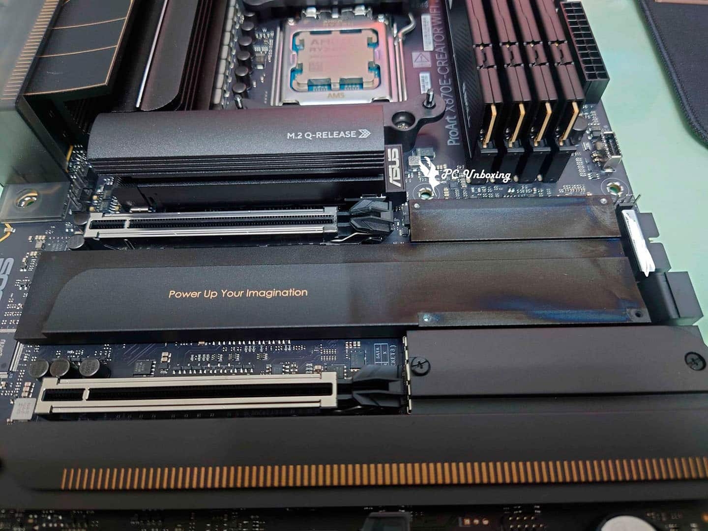 imagem da motherboard danificada pela placa da Asus