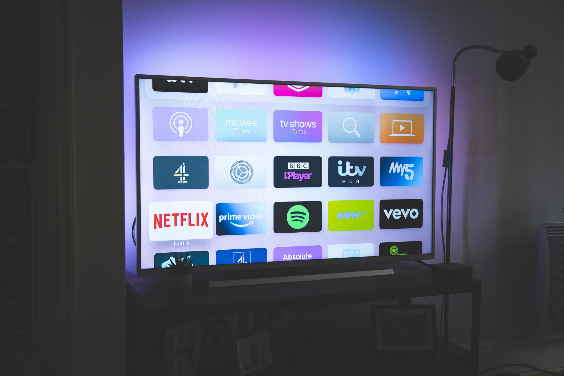 imagem de tv na sala