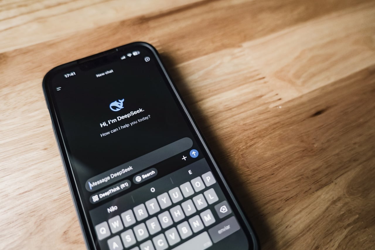 Deepseek em smartphone