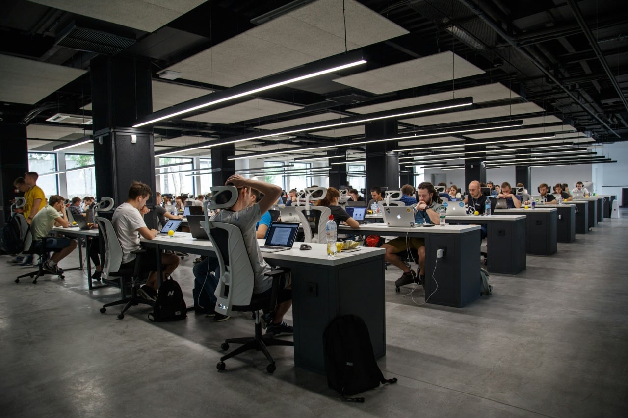trabalhadores no escritório