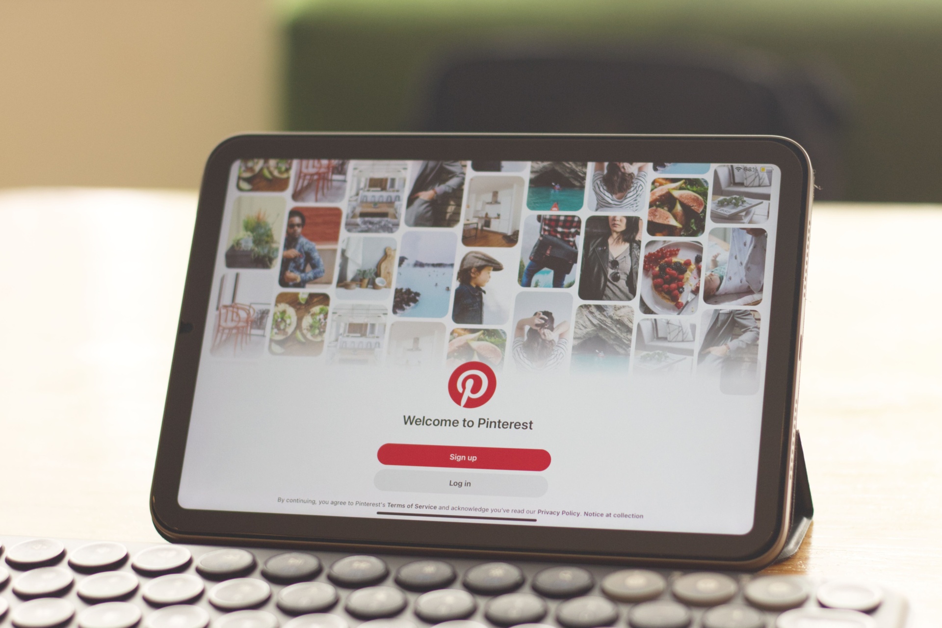 Janela de login do Pinterest em tablet