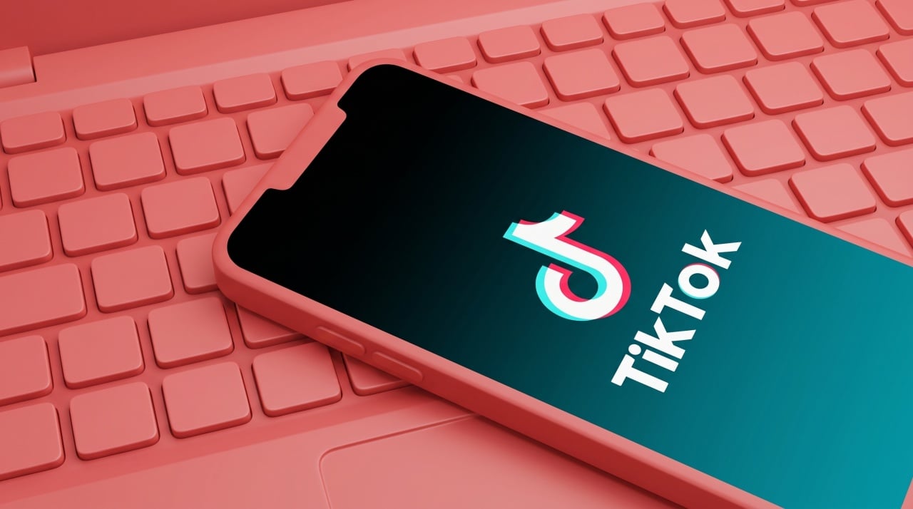 TikTok em smartphone