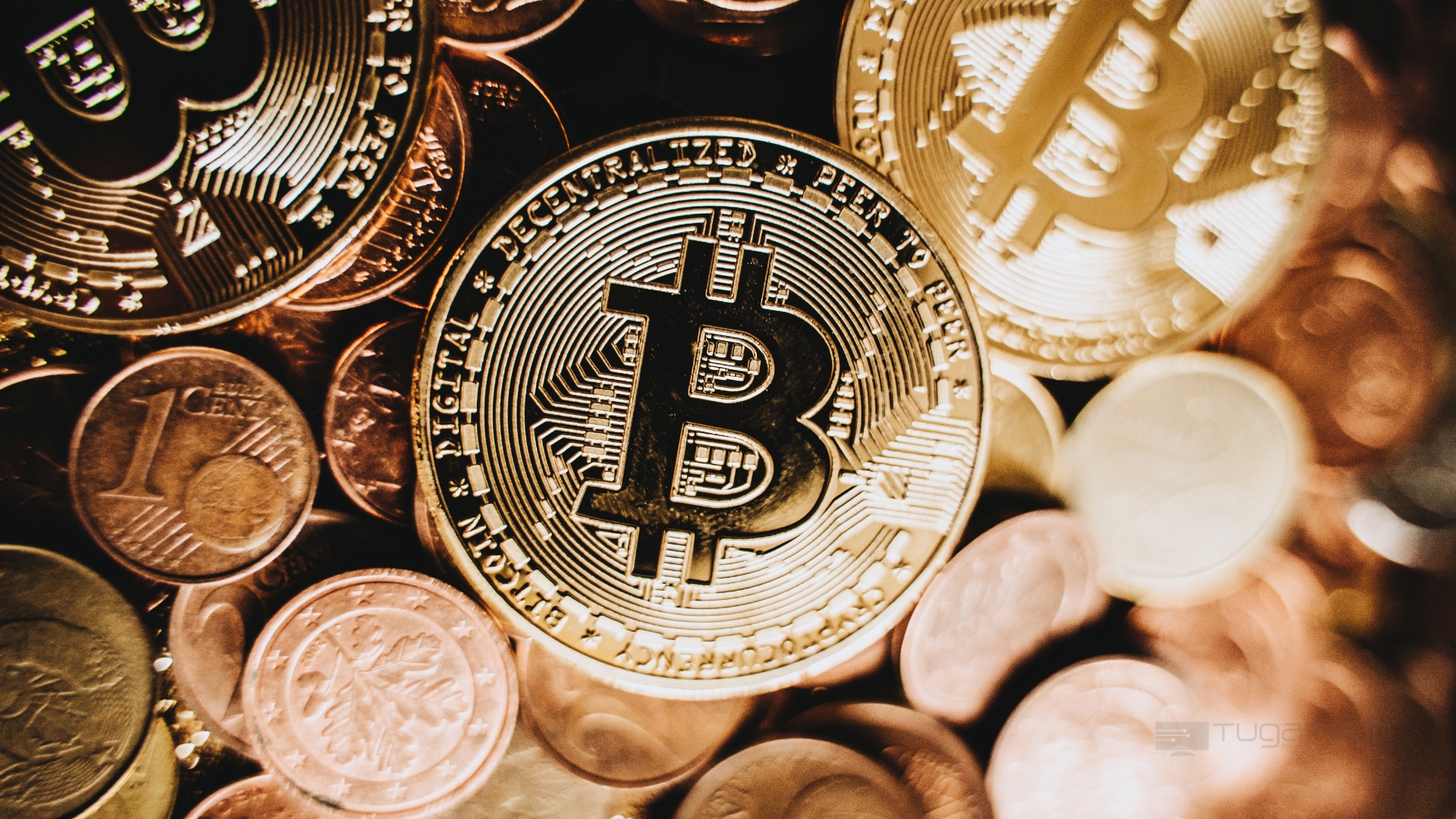 moeda virtual de Bitcoin em formato fisico