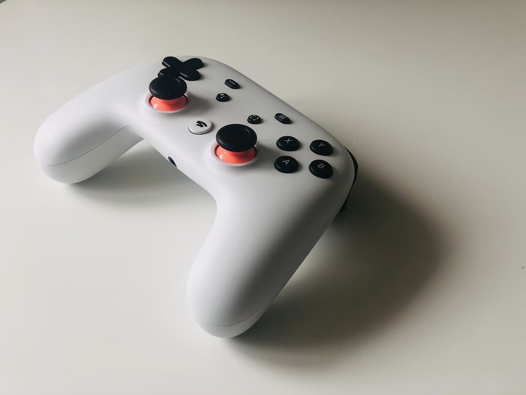 Google Stadia comando sobre uma mesa