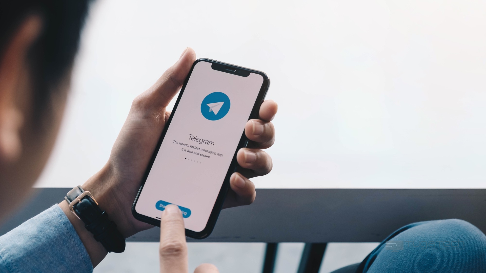 App do telegram em smartphone