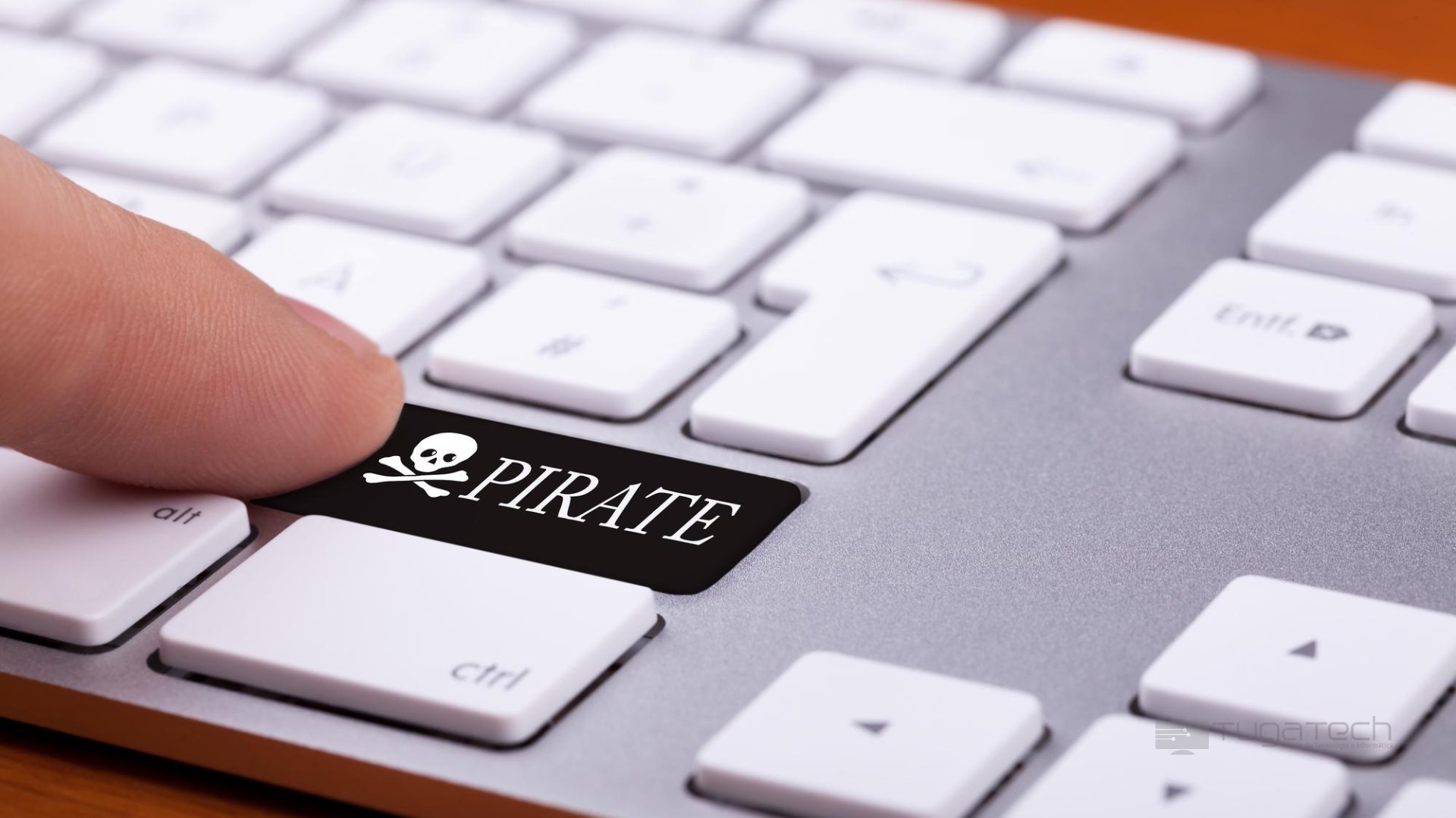 teclado com tecla de pirataria