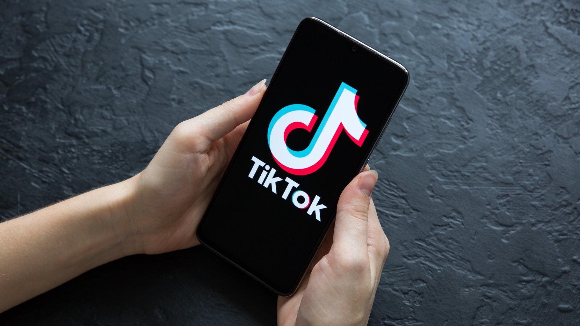 TikTok a ser usado em smartphone