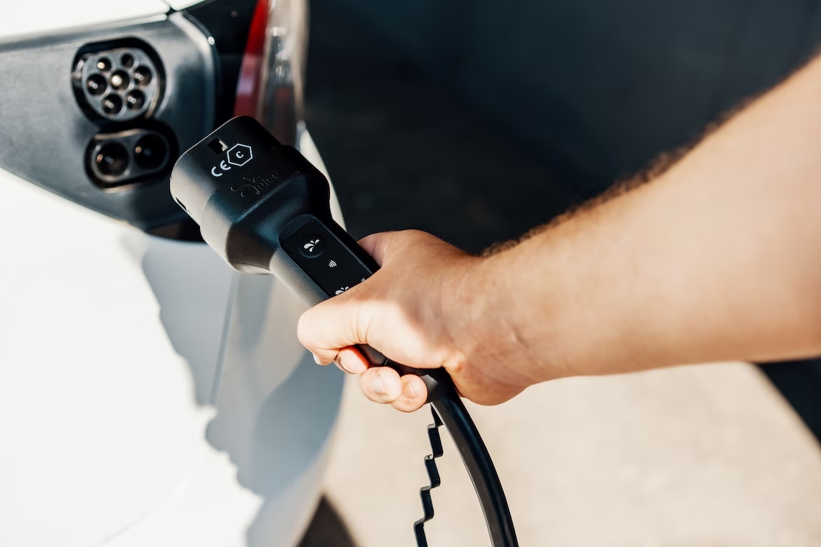 Veículo elétrico a ser carregado
