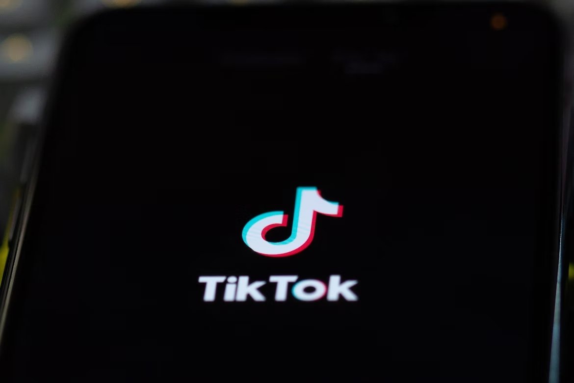 App do TikTok em smartphone