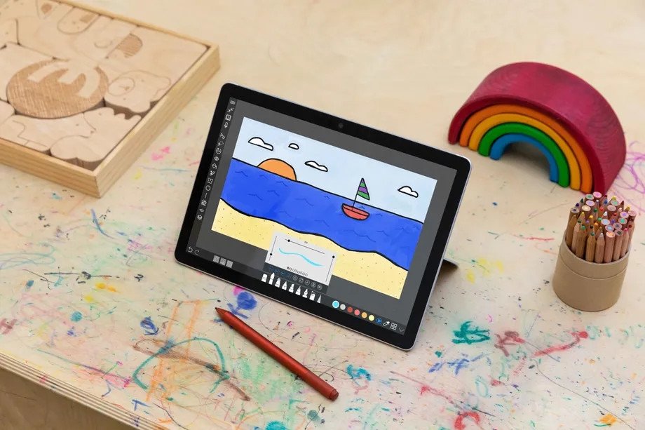 Microsoft Surface com desenho no ecrã