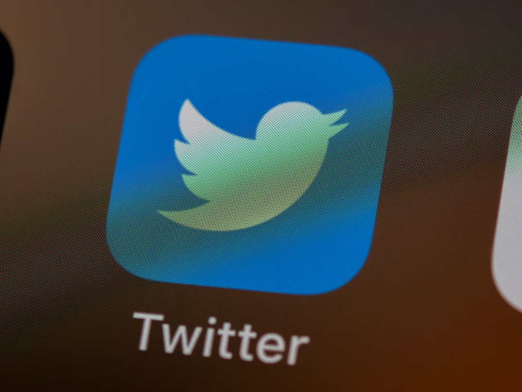 Twitter logo da plataforma em destaque