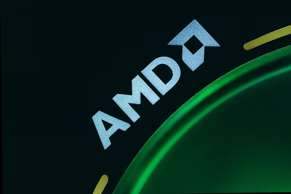 AMD logo da empresa em ventoinha de processador
