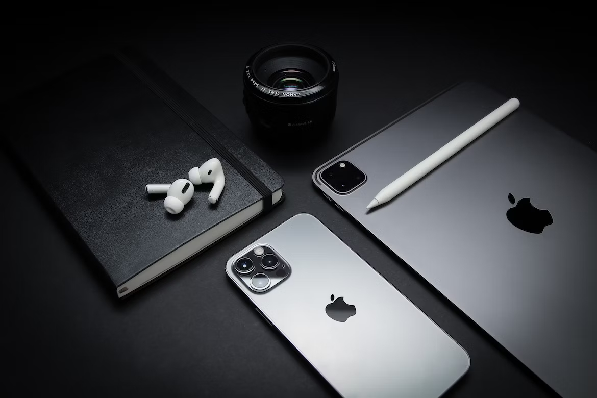 Apple IPhone e iPad na mesa