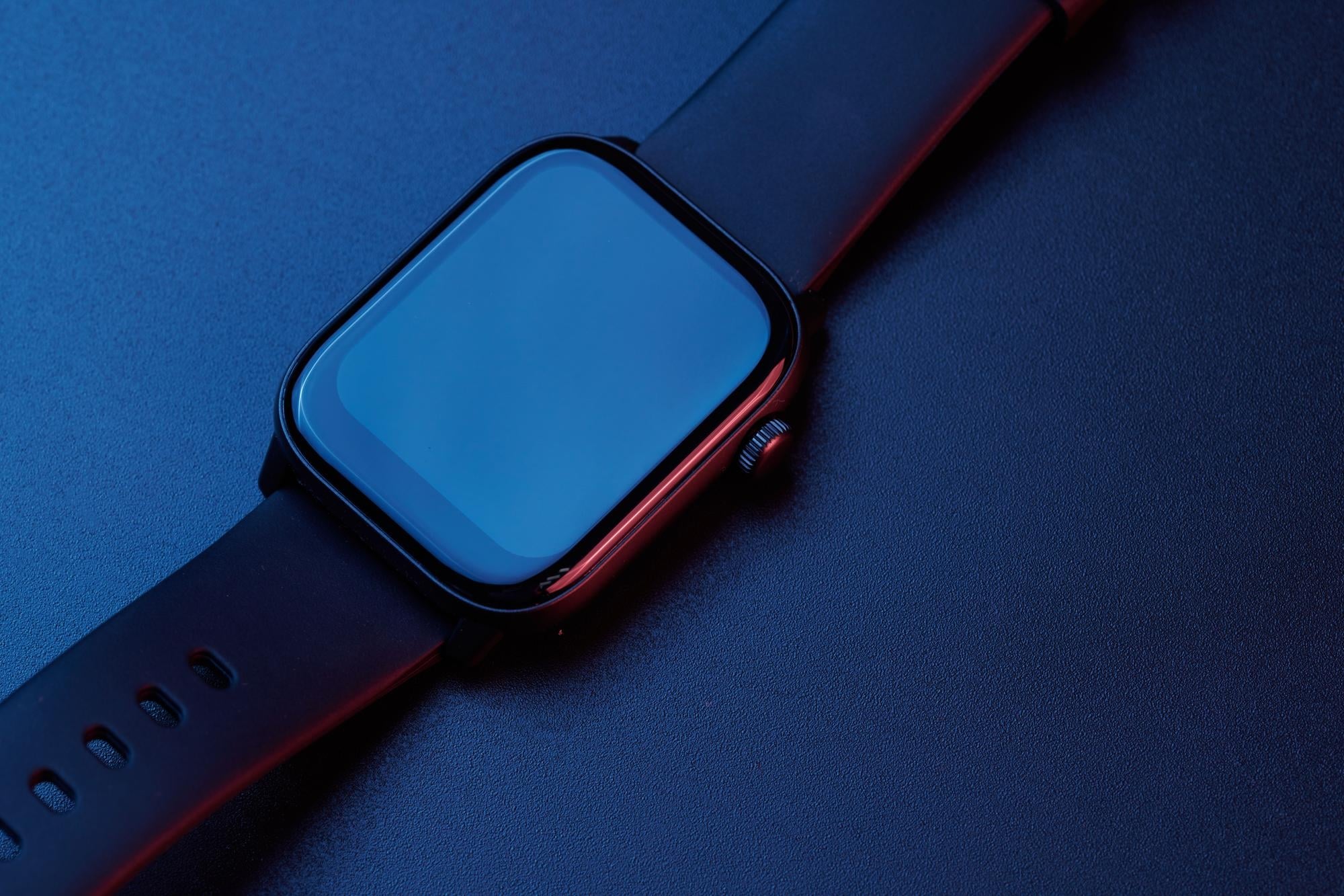 Apple watch com ecrã virado para o topo