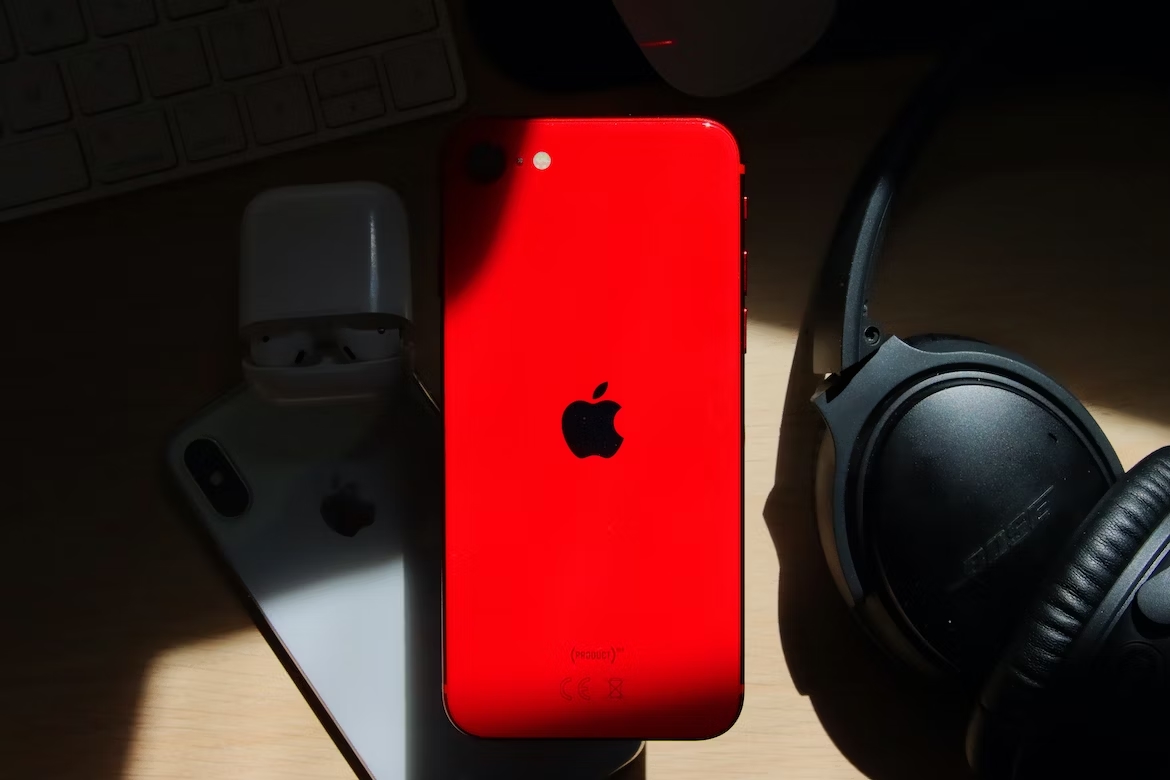 Apple iPhone SE Red