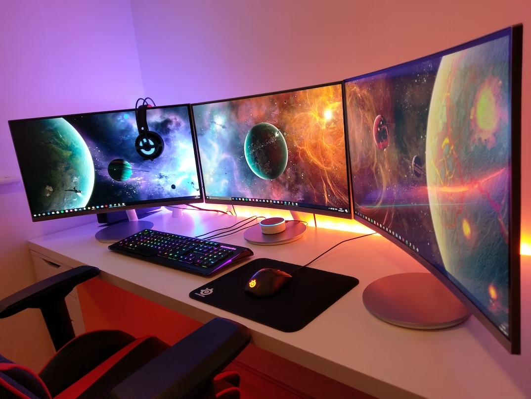 Computadores e ecrãs de pc fixo