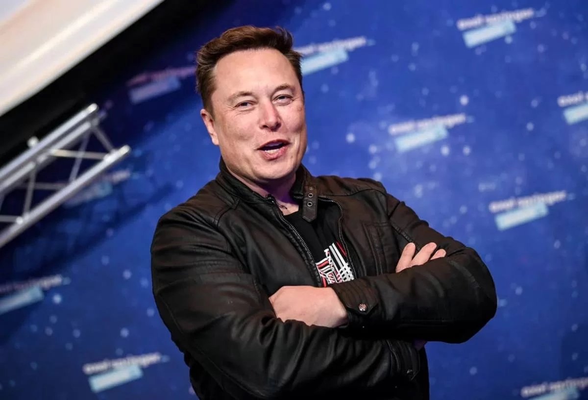 Elon Musk em pose