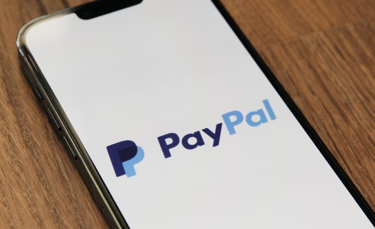Logo da PayPal em smartphone