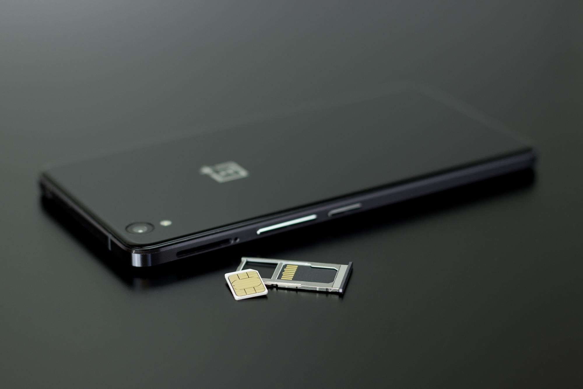 Smartphone com entrada para cartão SIM