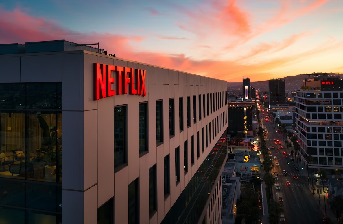 Logo do Netflix em sede da empresa