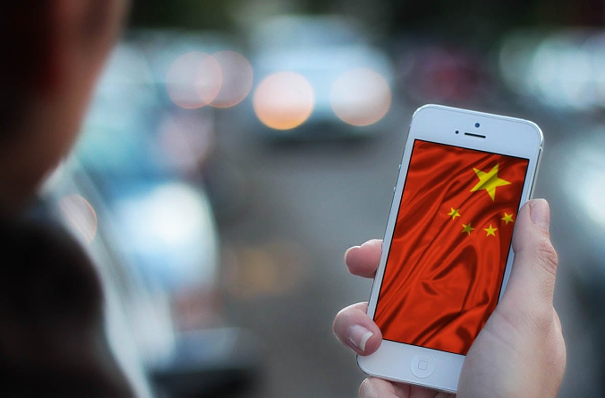 smartphone com bandeira da china no ecrã