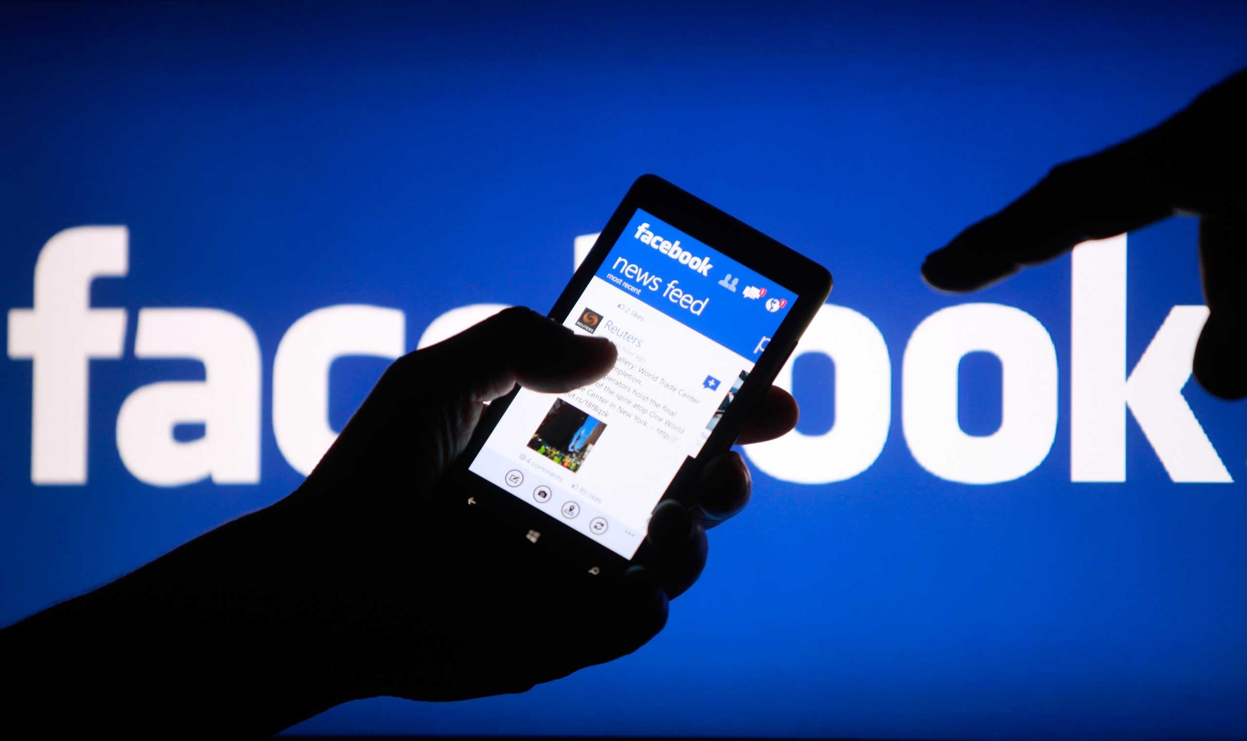 Facebook sobre smartphone