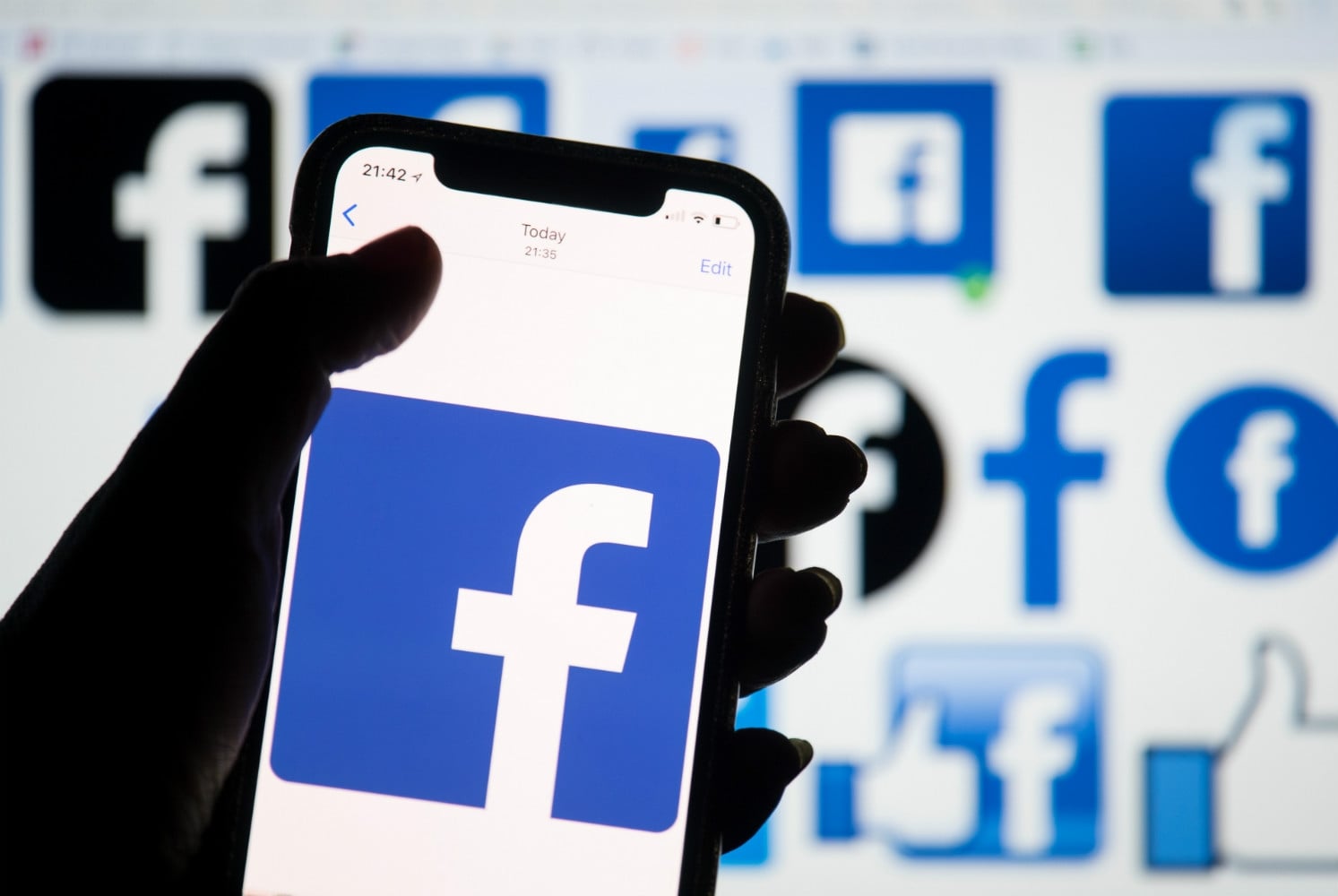 Facebook sobre smartphone