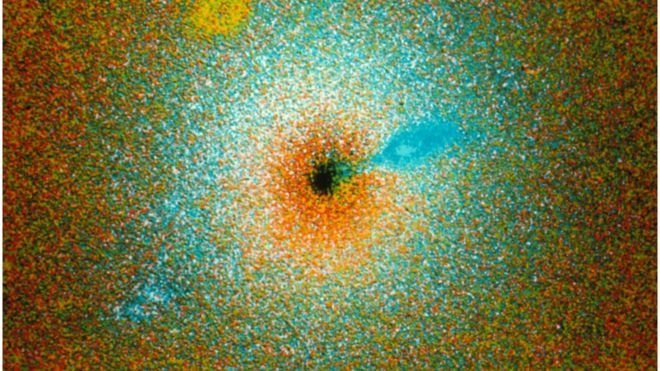 imagem do buraco negro em mais pormenor