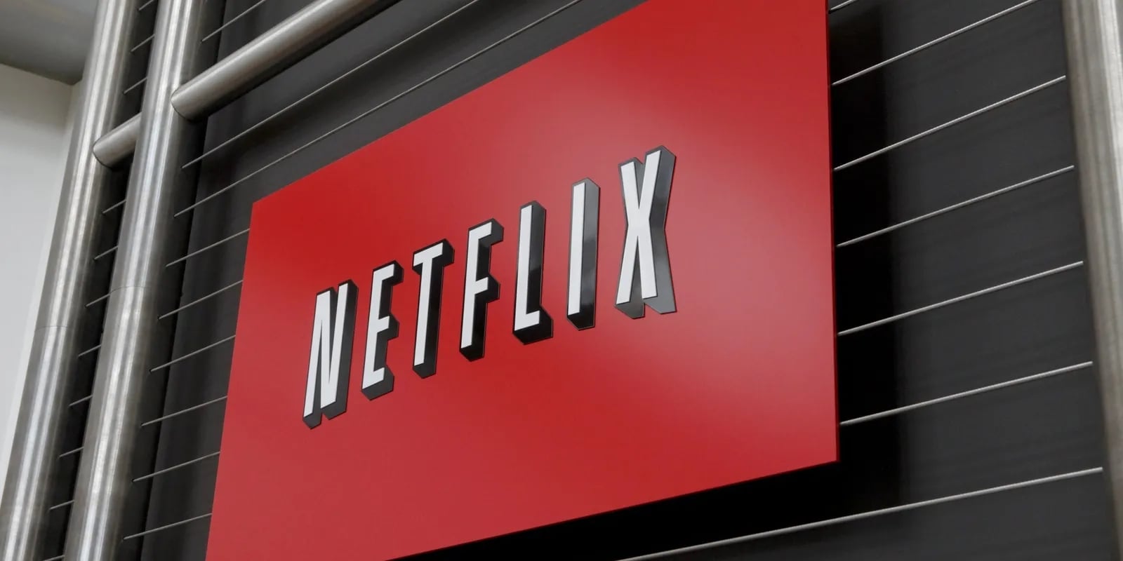 Netflix logo sobre ecrã