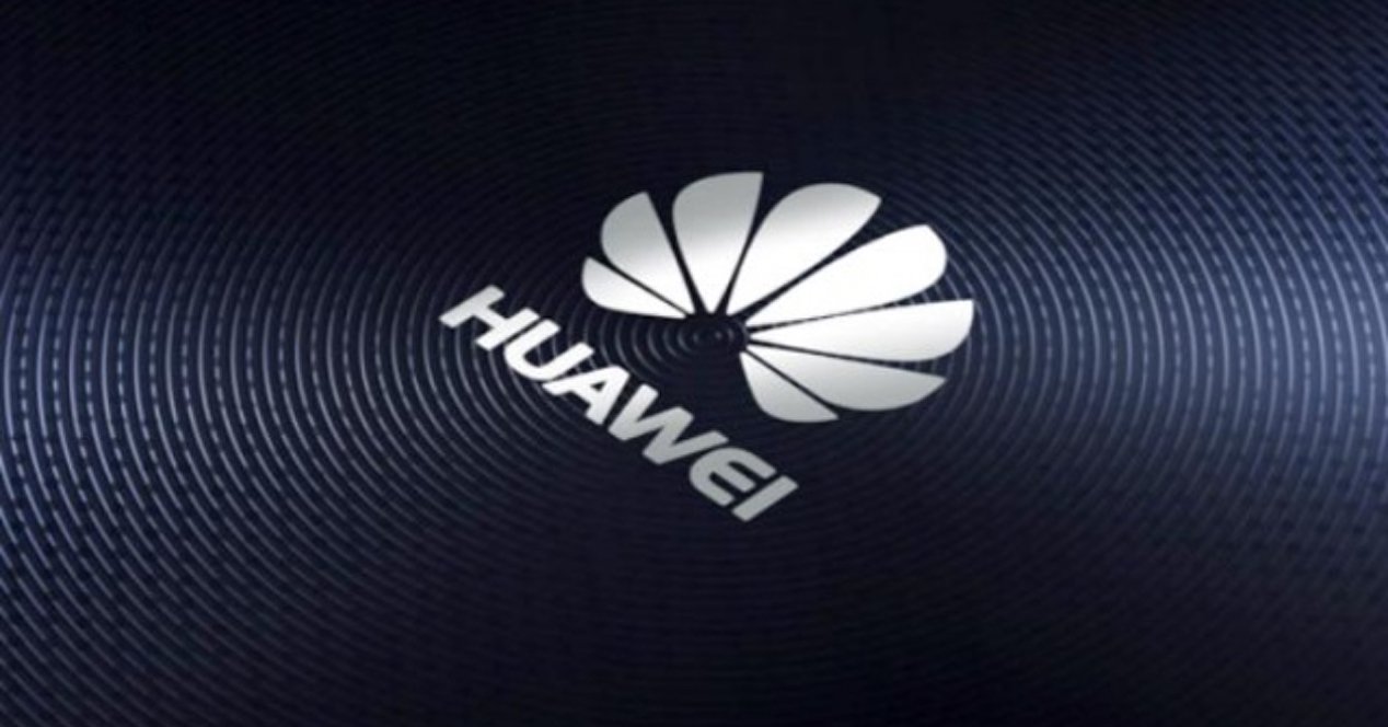 Huawei logo sobre smartphone