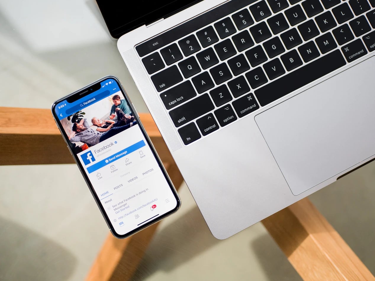 Facebook app smartphone