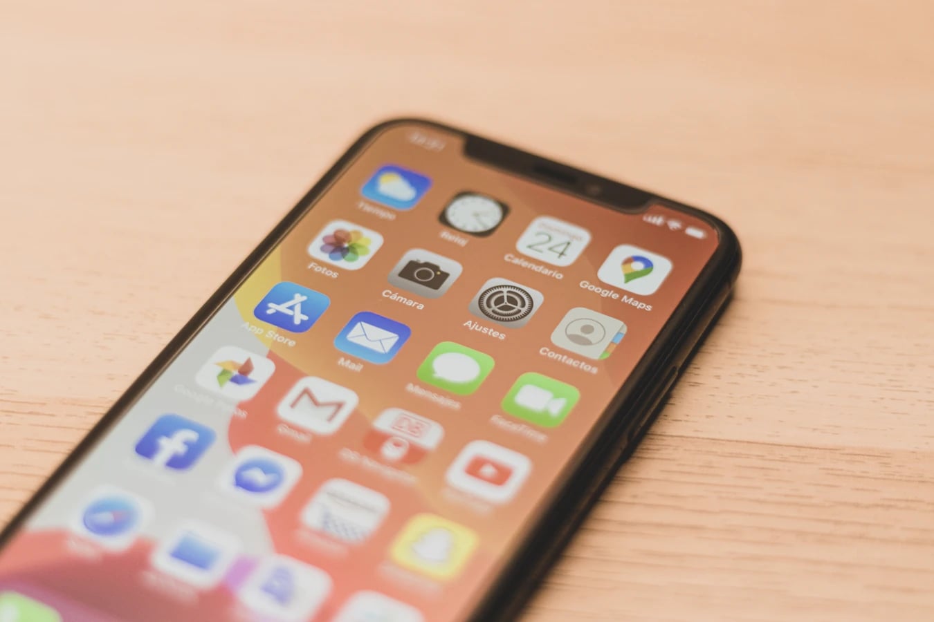 iPhone apple