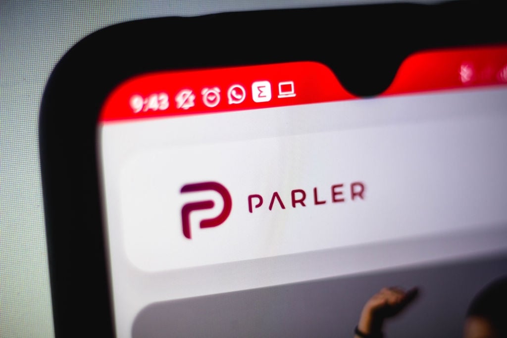 Parler app em smartphone