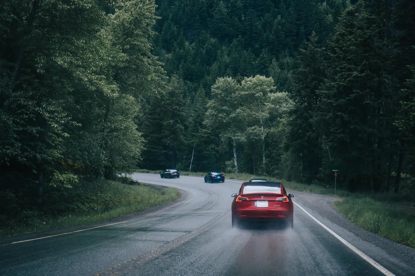 Tesla veículos na estrada