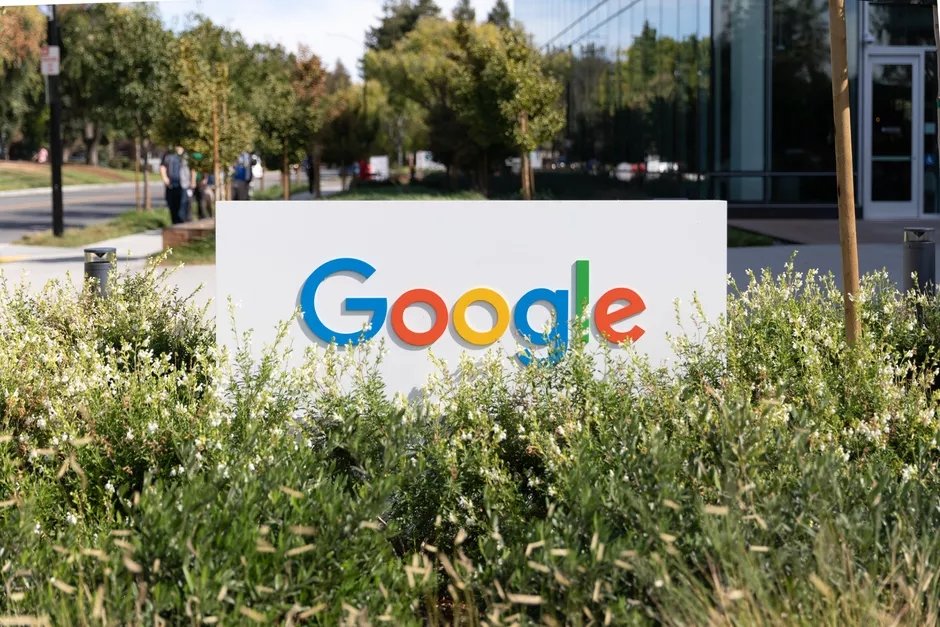 Google logo na sede da empresa