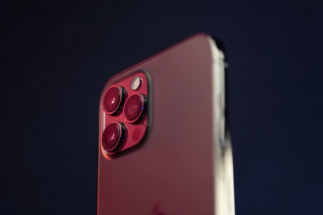 iPhone com a câmara em destaque