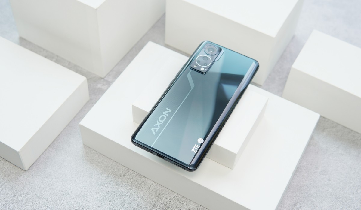 ZTE Axon