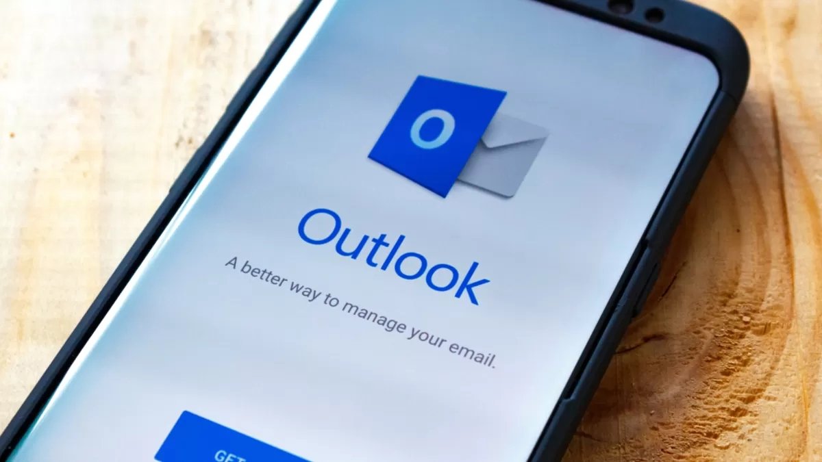 Outlook app em smartphone
