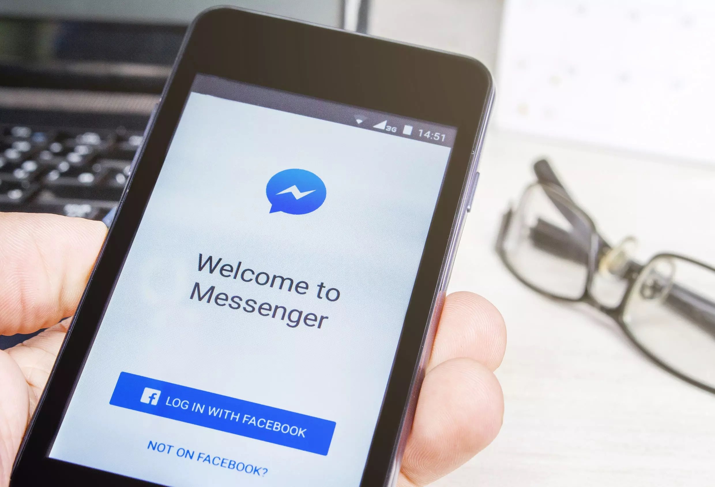Facebook Messenger smartphone