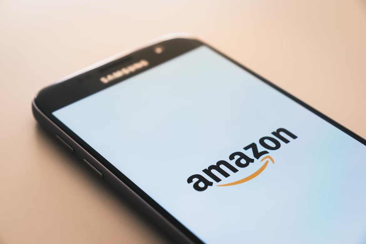 Amazon logo em smartphone