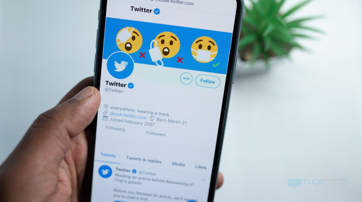 Twitter app em smartphone