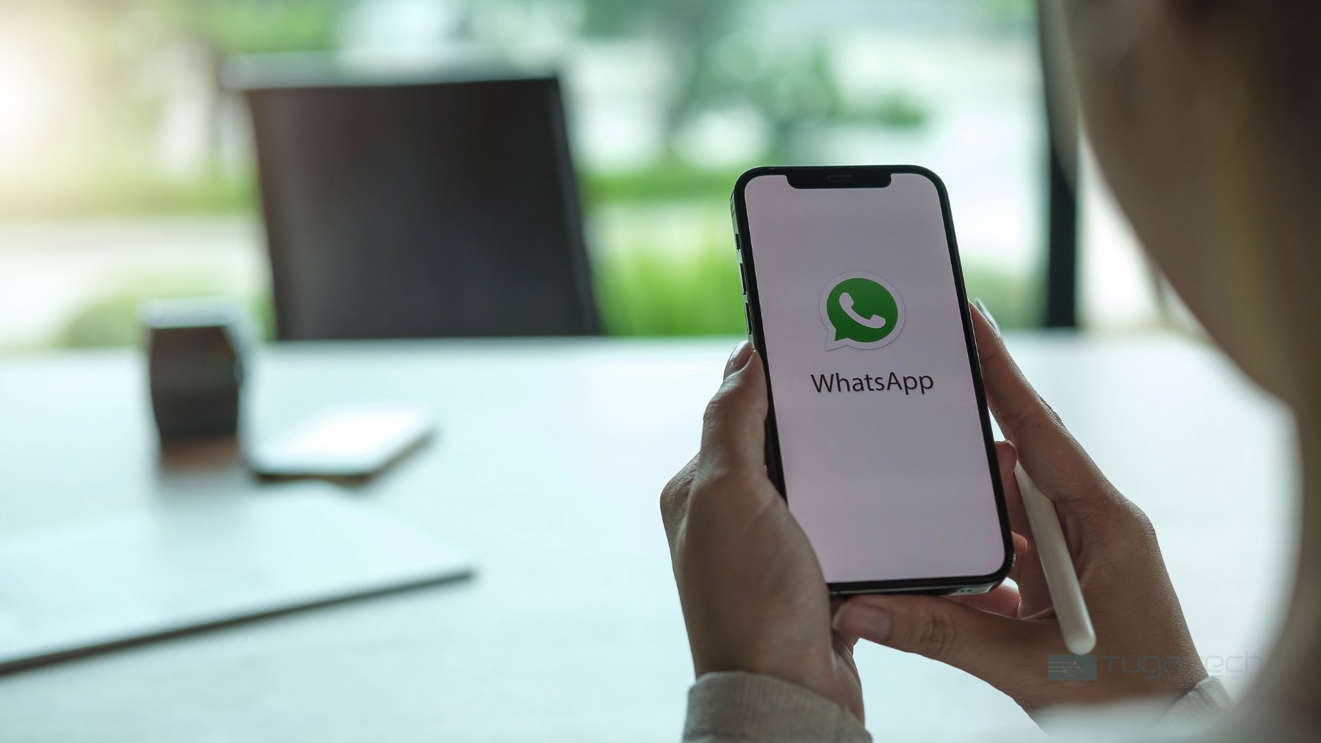 WhatsApp app em smartphone