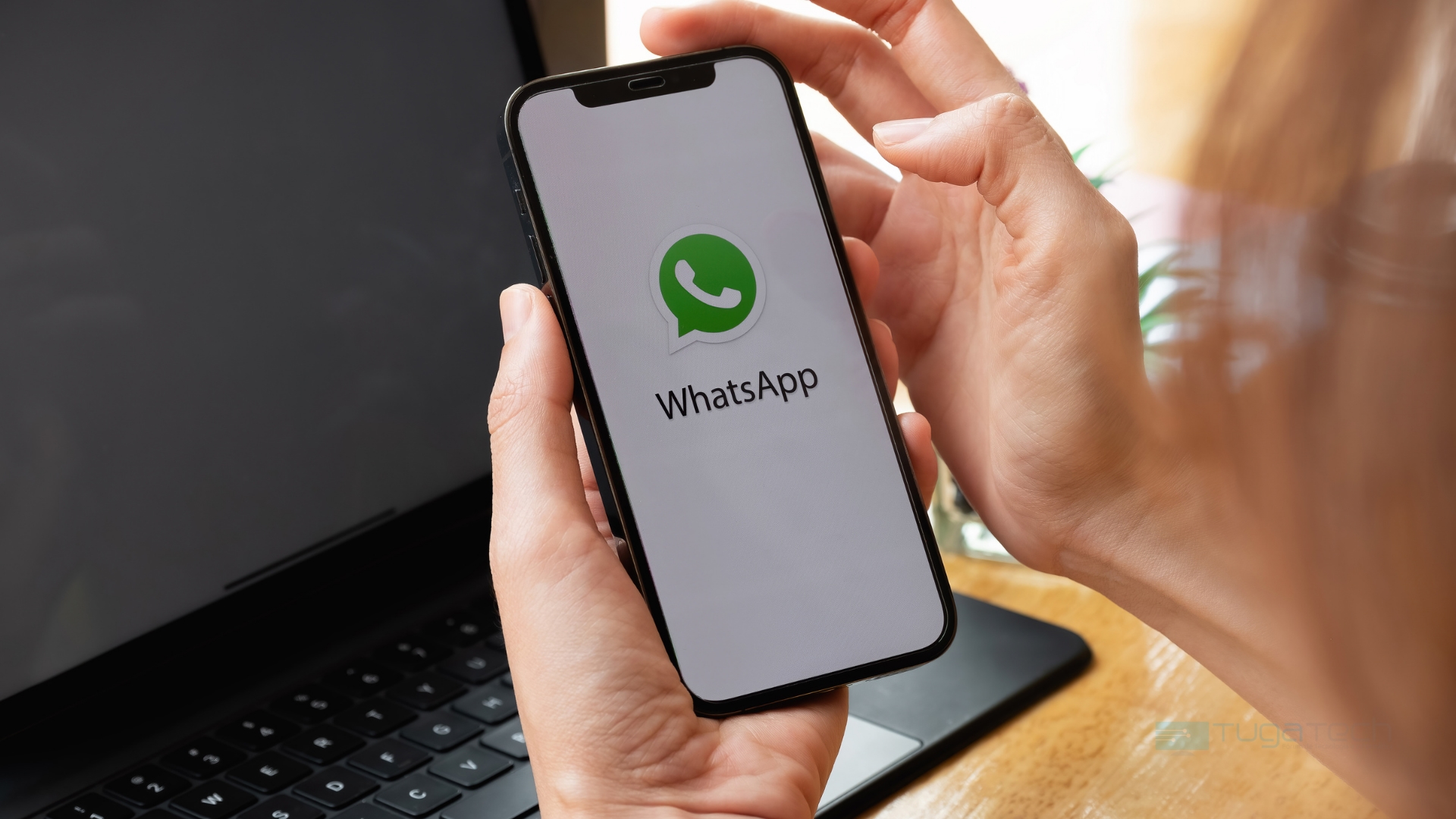 WhatsApp app em smartphone